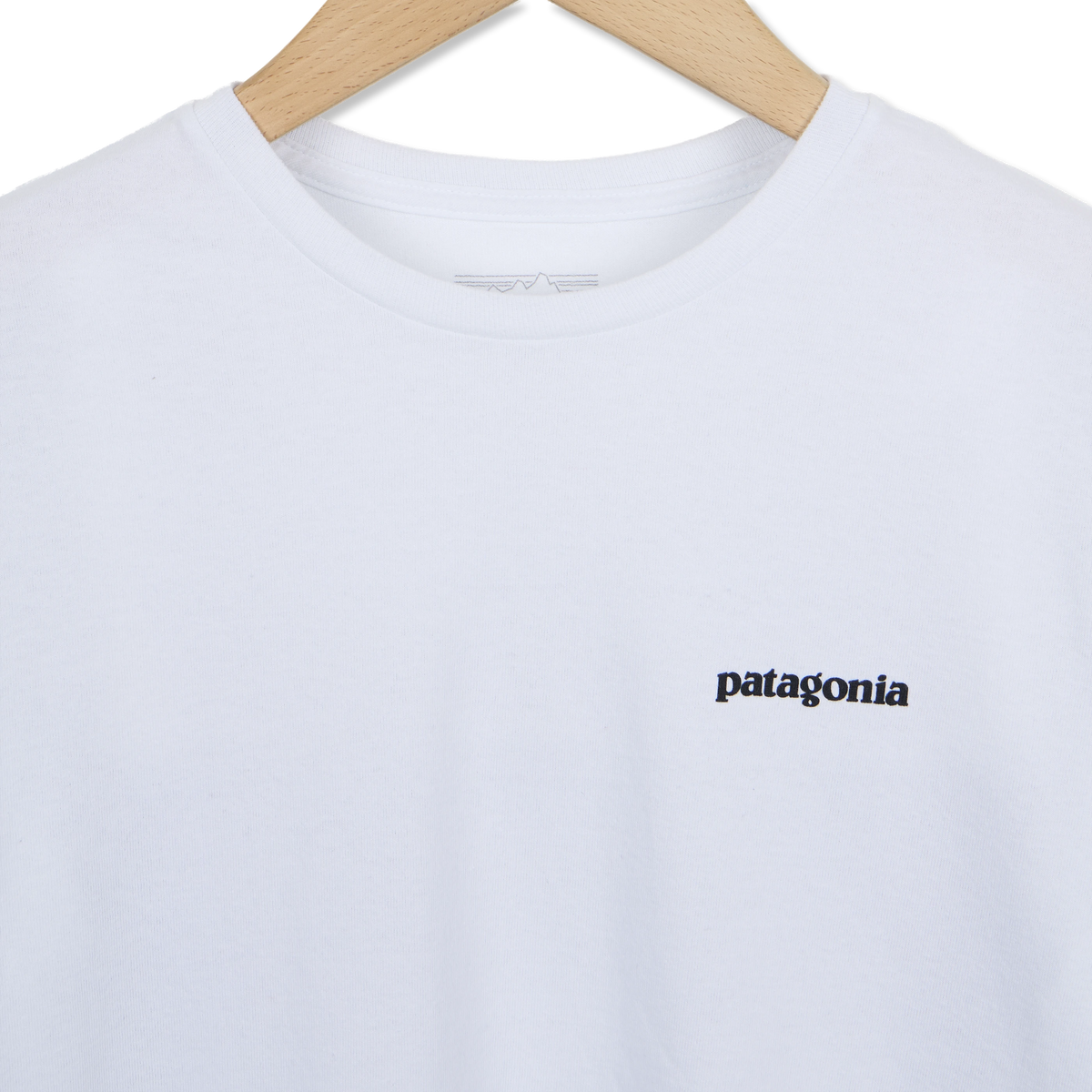 Patagonia L/S P-6 Logo Responsibili-Tee Fiber White - Detail 3